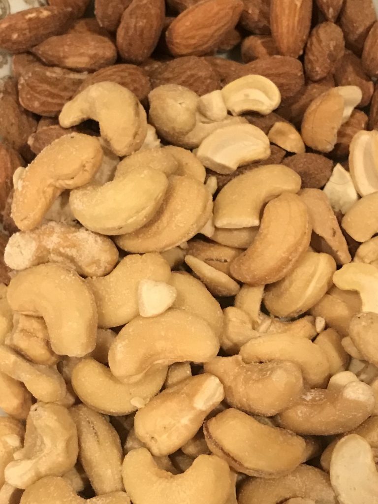 Consommation exagérée de cacahuètes et de chips